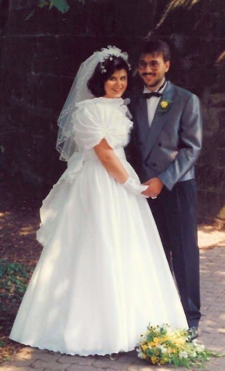 Annalise shows us her hairy old cunt