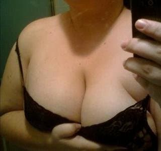 Stupid whore Pamn Ghosted me because i wouldnt give her money lol