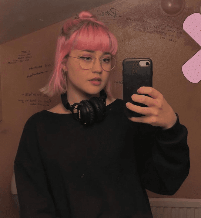 Click to view full size Tiny alt teen with puffy nipples