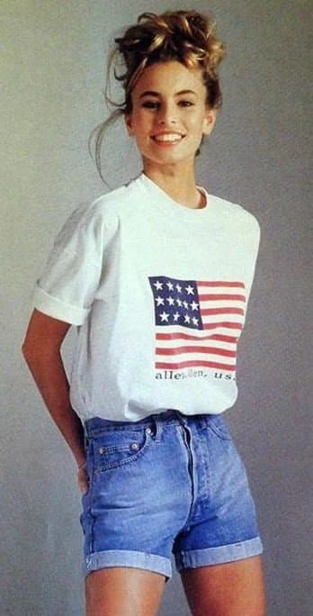 Exotic blonde supermodel Niki Taylor is a perfect ten for vintage nostalgia fapping.