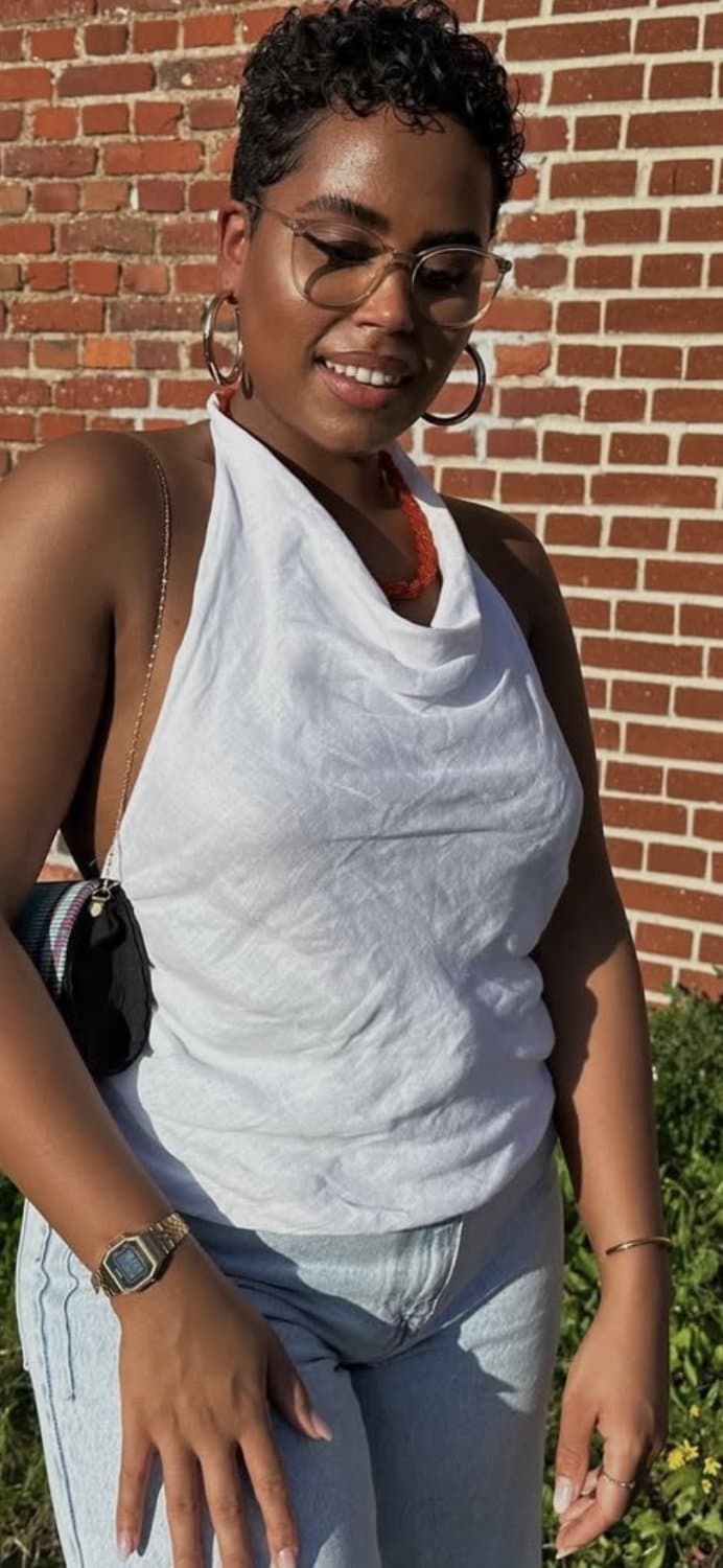 Click to view full size Horny ebony babe riding her cock