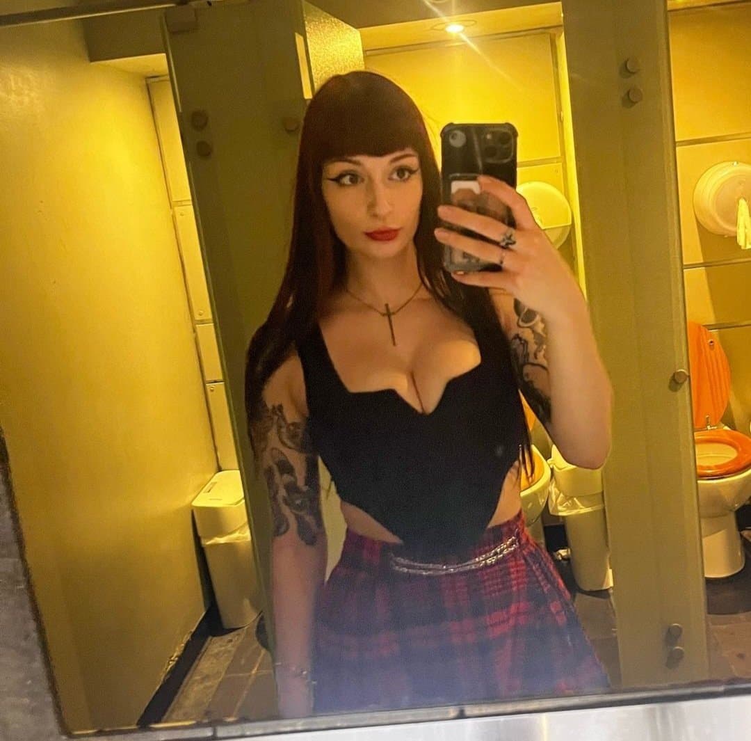 Hot slutty alt tatted emo girl slut chav uk