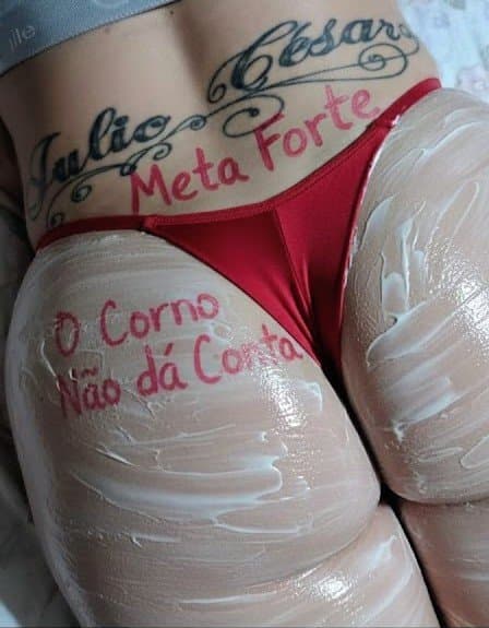 Algum macho de verdade para espalhar o creme, o inútil do corninho não serve nem pra isso ??