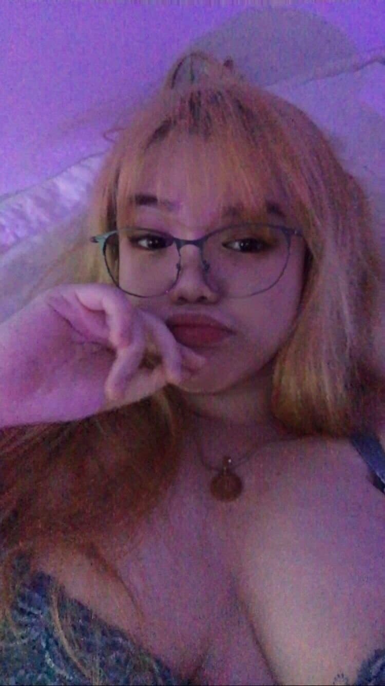 Marie will make you cum in 6 seconds