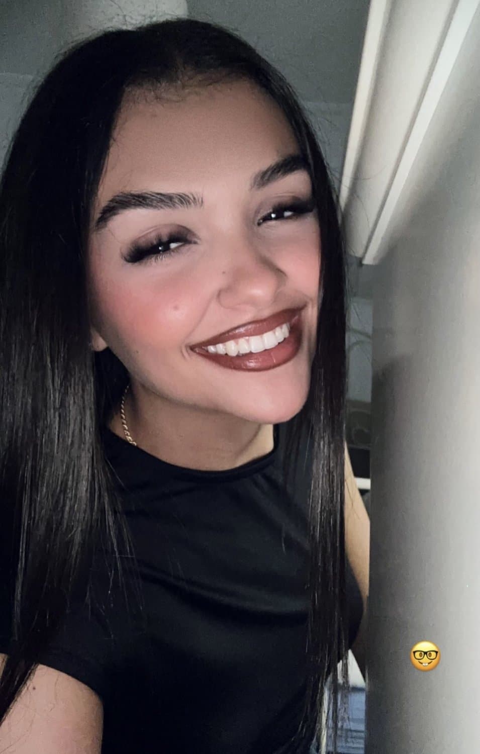 Ainara chinea, una puta ninfomana cuyo único talento es levantar pollas y ser una cerda