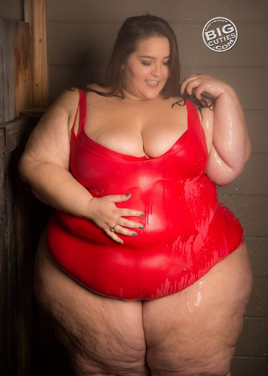 FAT GIRL SEXY JUICY RED APPLE