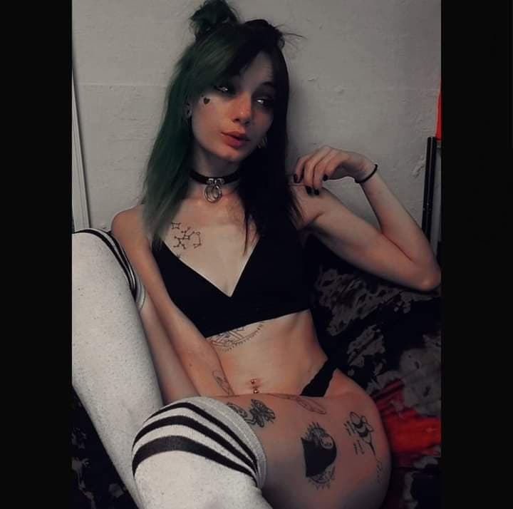 Click to view full size Alt Girl Dreaming