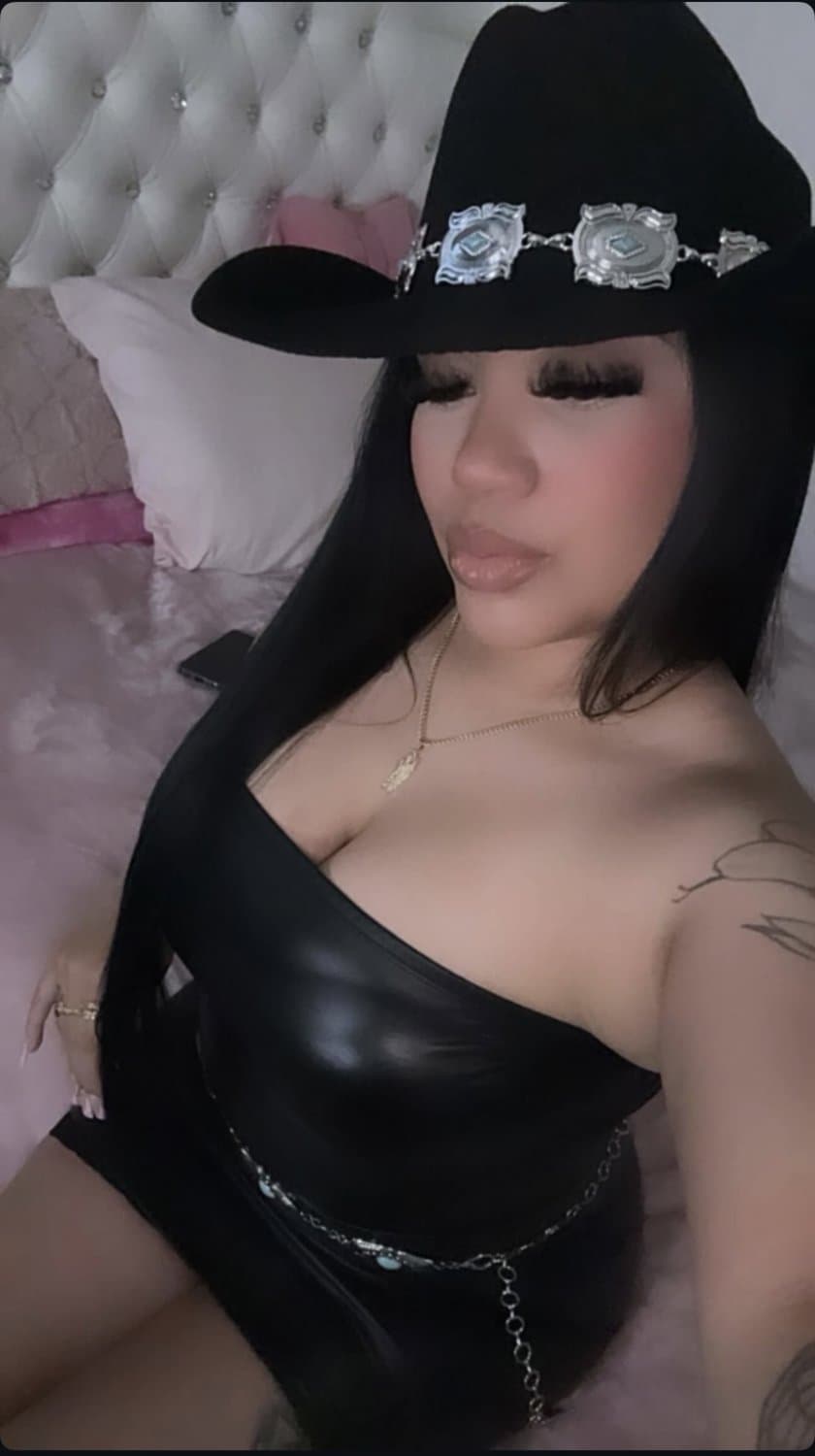 Big tit Latina milf showing toes