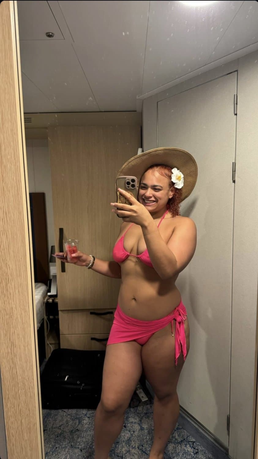 Click to view full size Showing off Latina *limited time*
