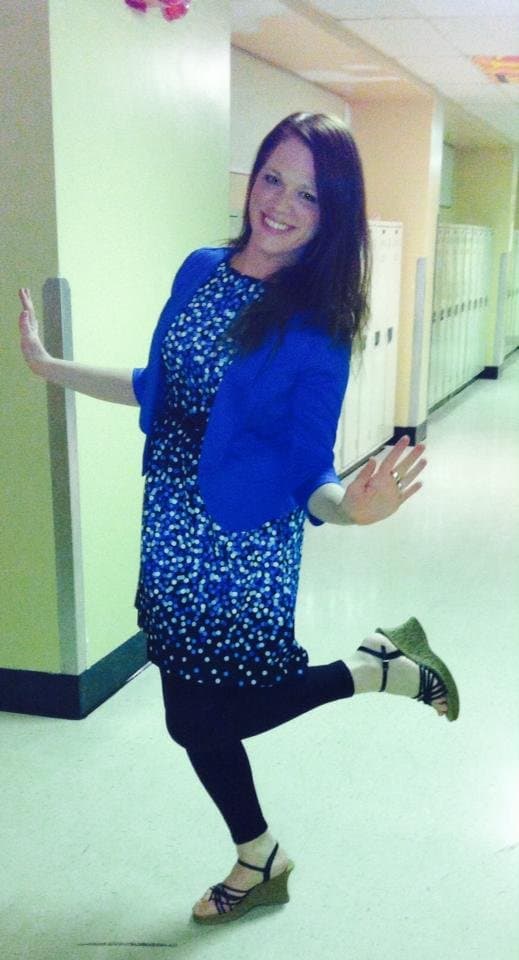 HOT QUEBEC TEACHER, ANYONE KNOW MORE BOUT HER? IS THERE ANY NUDES?