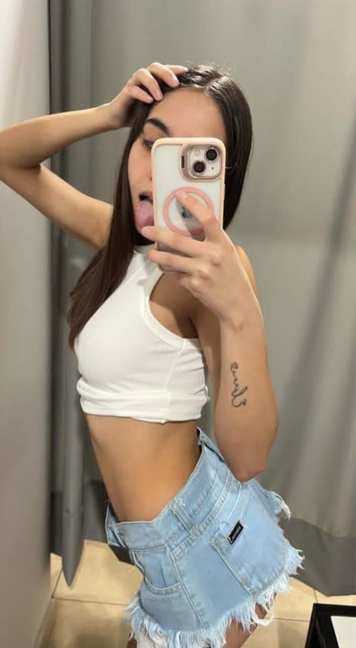 Click to view full size Reina Vazquez