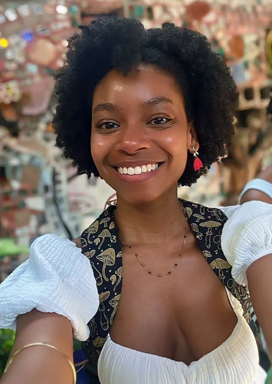 Sexy Black Girl With Hairy Pussy