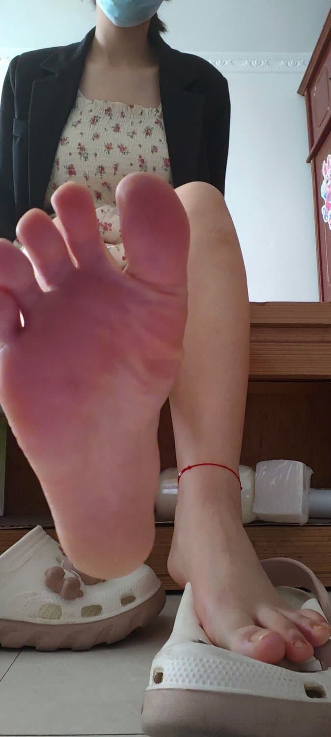 Asian shoes / feet & cum 3