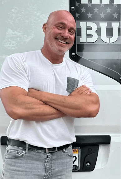 When you have a Hot GF.. But you still Cheats, with your Divorced Middle Aged Friend