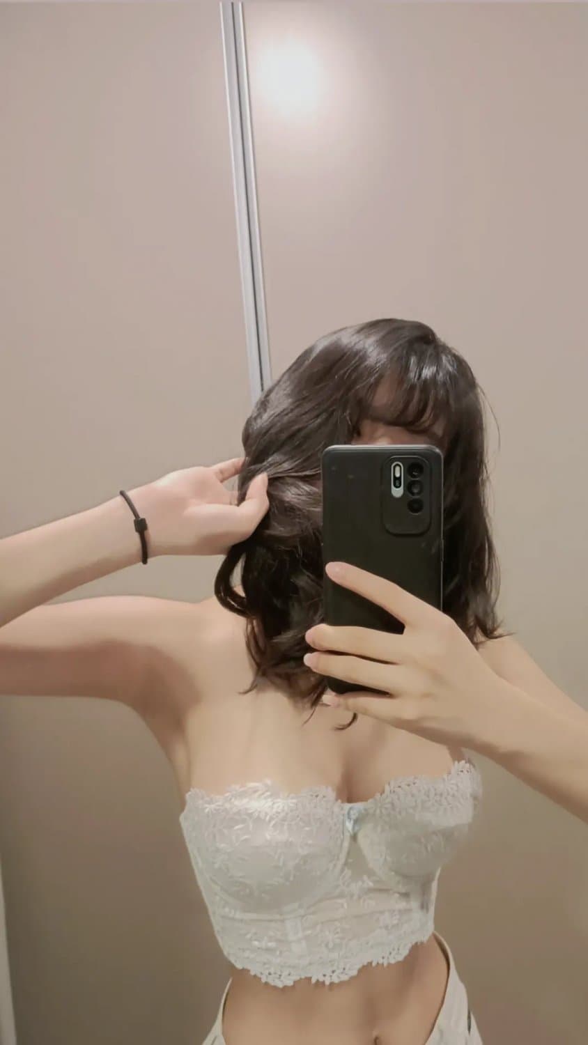 Sexy Big boobs Thai college babe shows her hot and busty body on Instagram