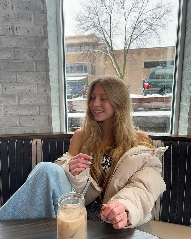 Sexy petite blonde teen Dylan