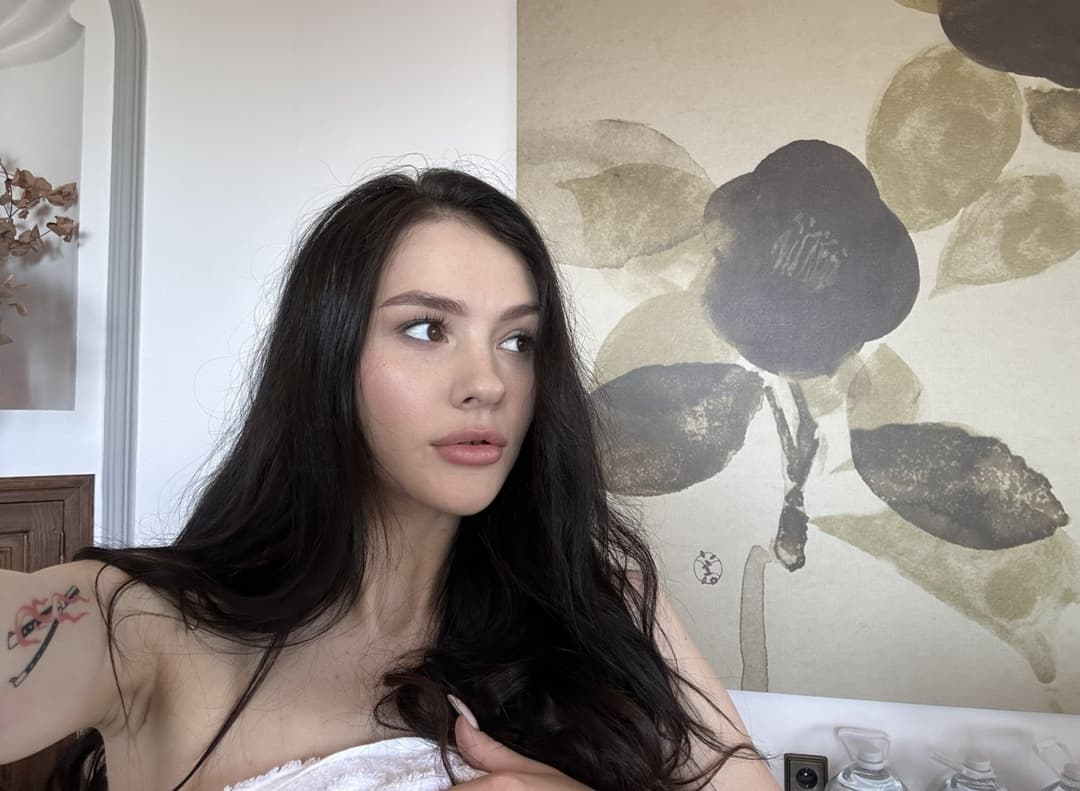 Pretty Amateur coed turns Pro