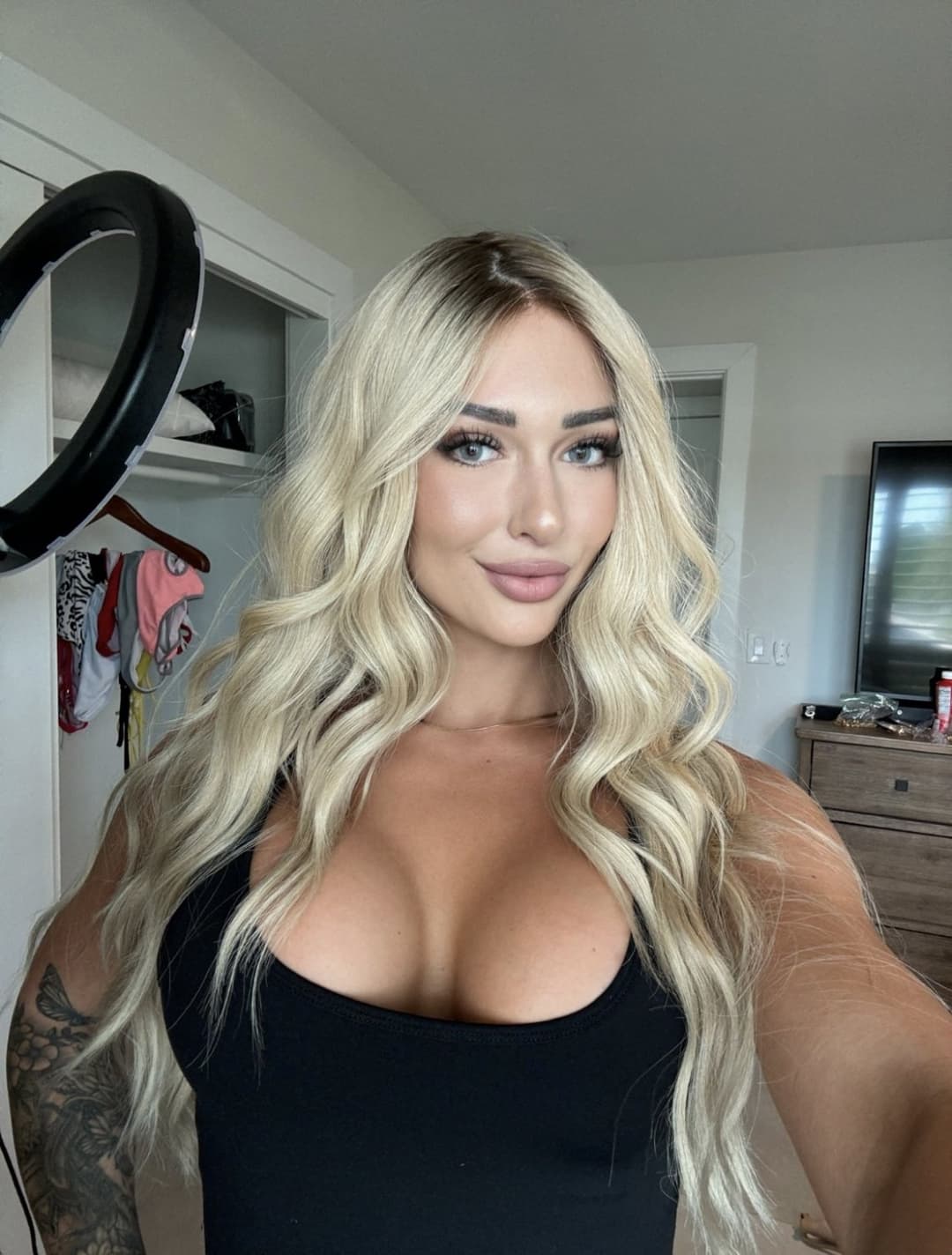 Fitness Influencer has a naughty side