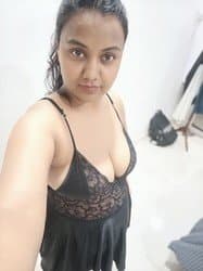 Indian Milf Slut Slim (Old Pics) vs Chubby (New Pics) Kiruthika Aunty Big Boobs Masturbating