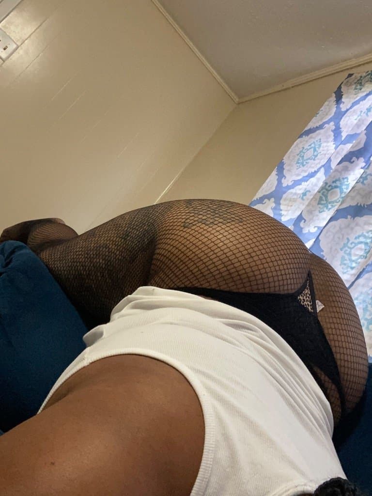 Hood ebony milf bbw mom FREAKY hoe be fucking all her sons friends she luvs young bulls