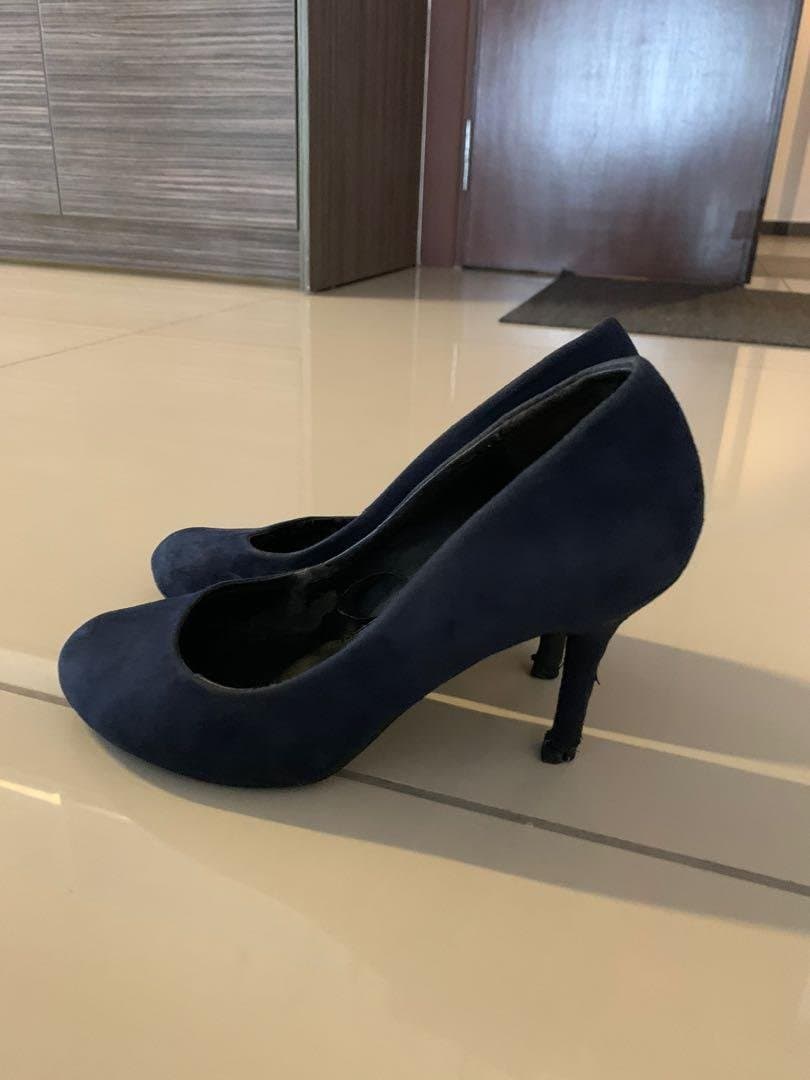 Emptying cum into shoes