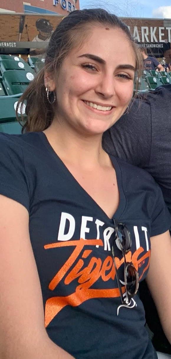 Irl Madisen’s sexy brunette sister Julia has a face begging for cum. +AI. Backup acc in case, dm/kik