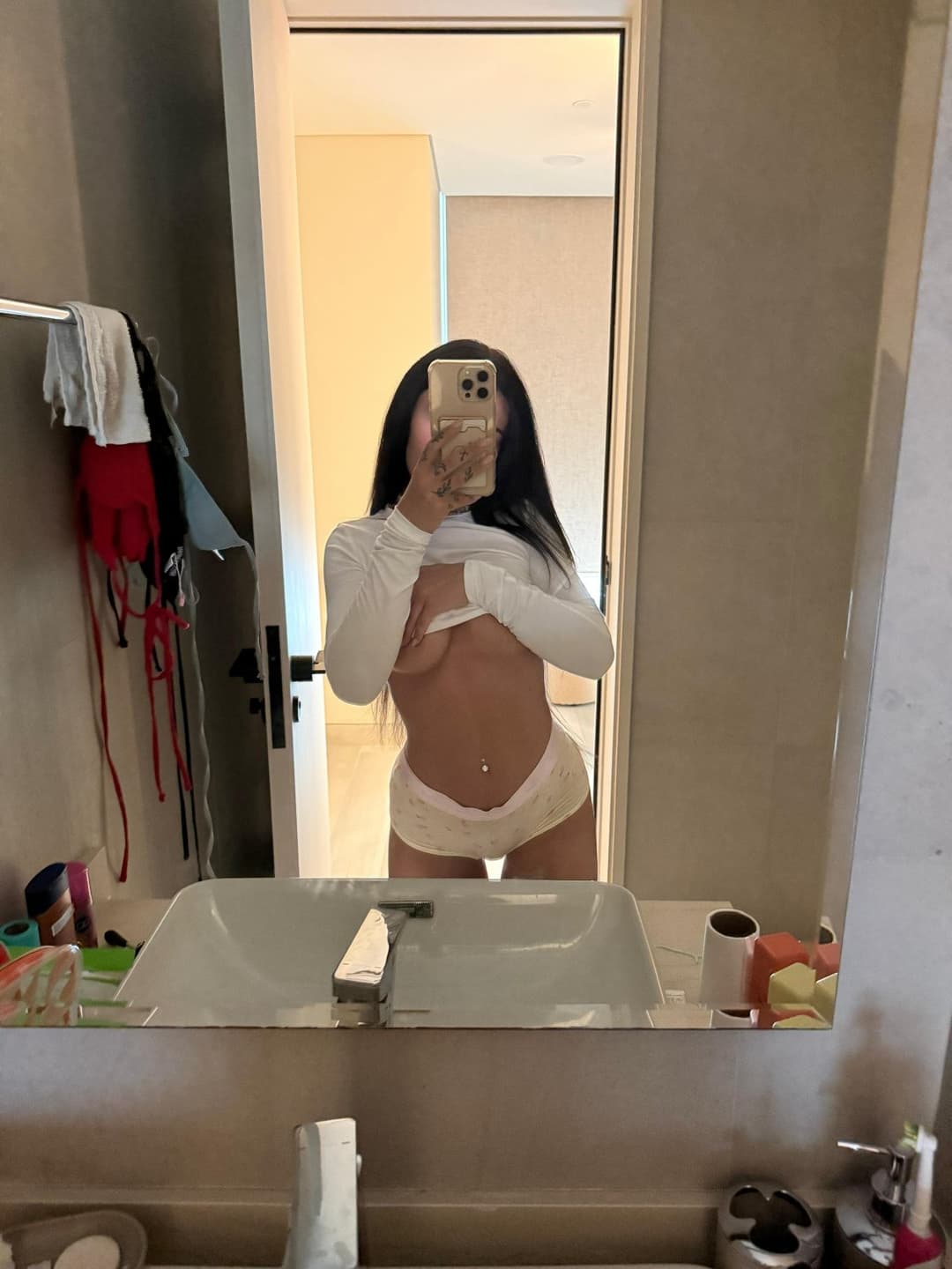 4’11 n doing things i probably shouldn’t ? bio