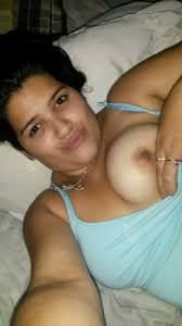 Click to view full size Cin mostrando las tetas