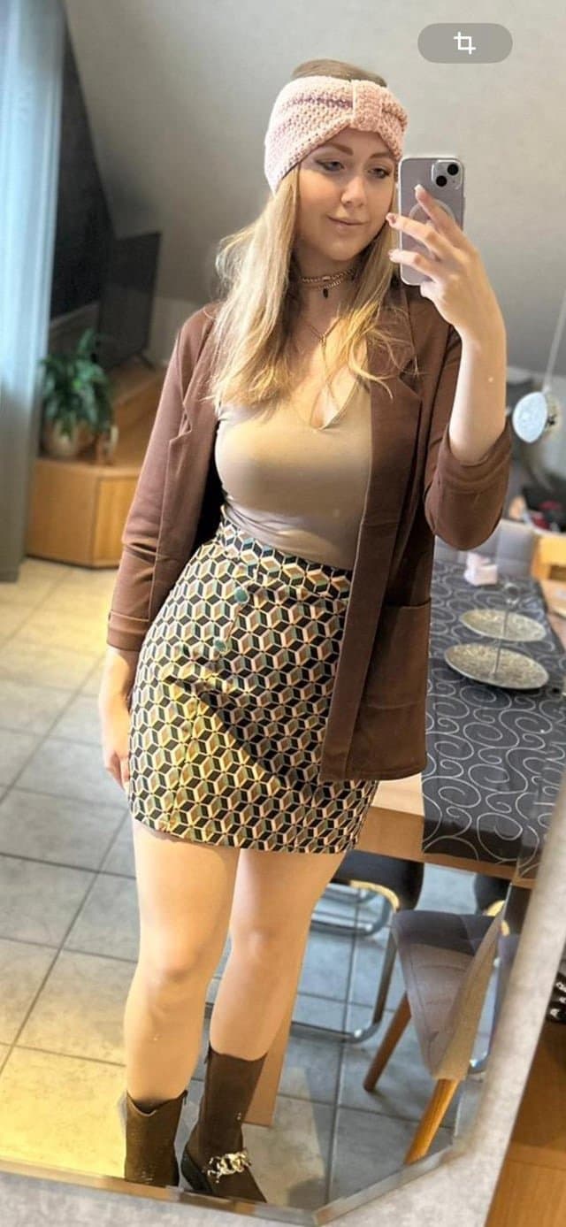 Sexy Teen gf masturbates in shower