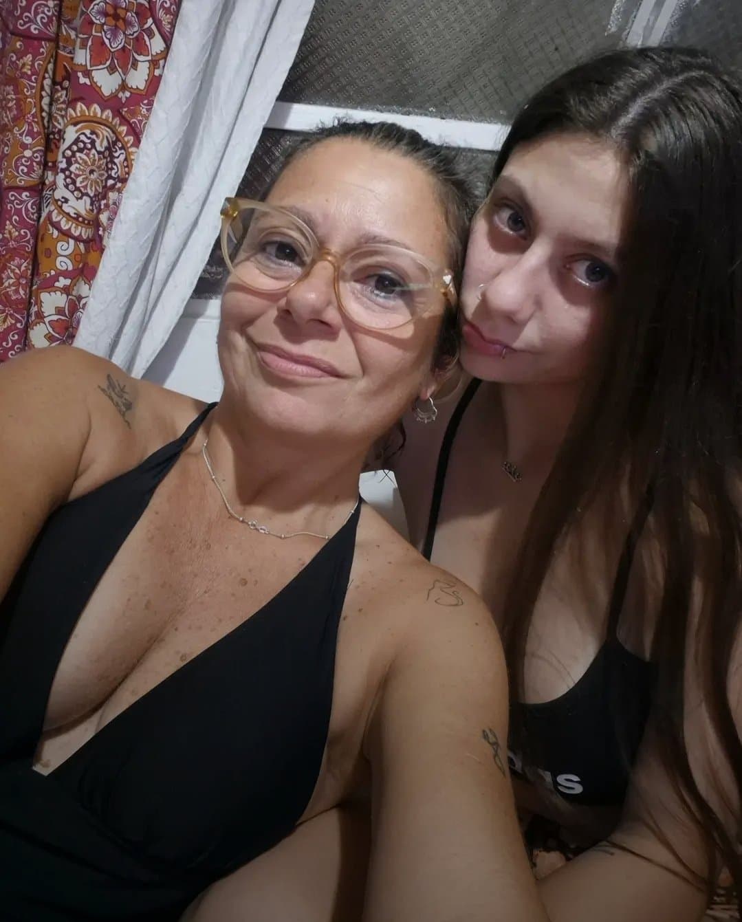 Click to view full size Mamá y nena argentina