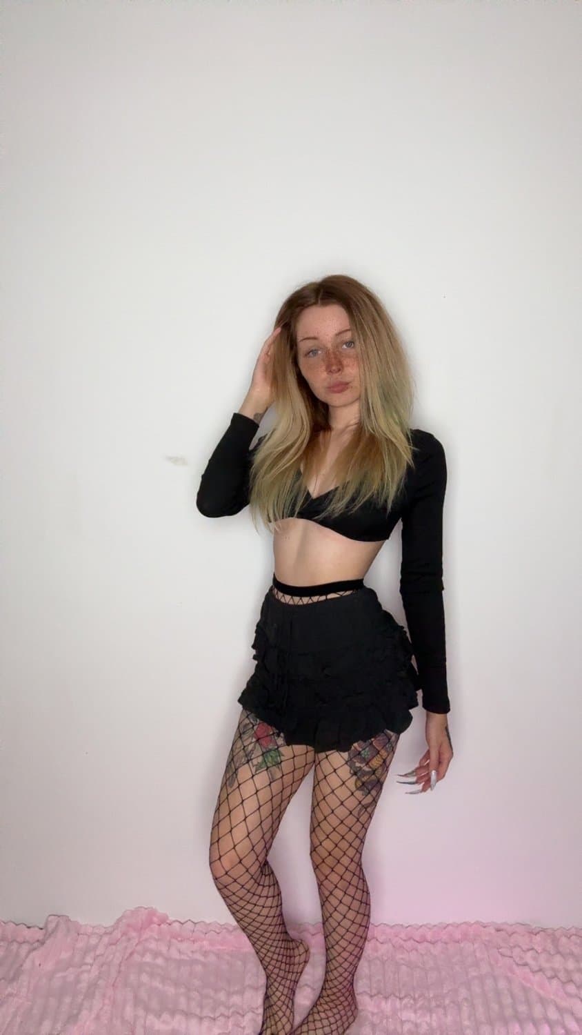 Click to view full size Making sure I end up in your wet dreams tonight