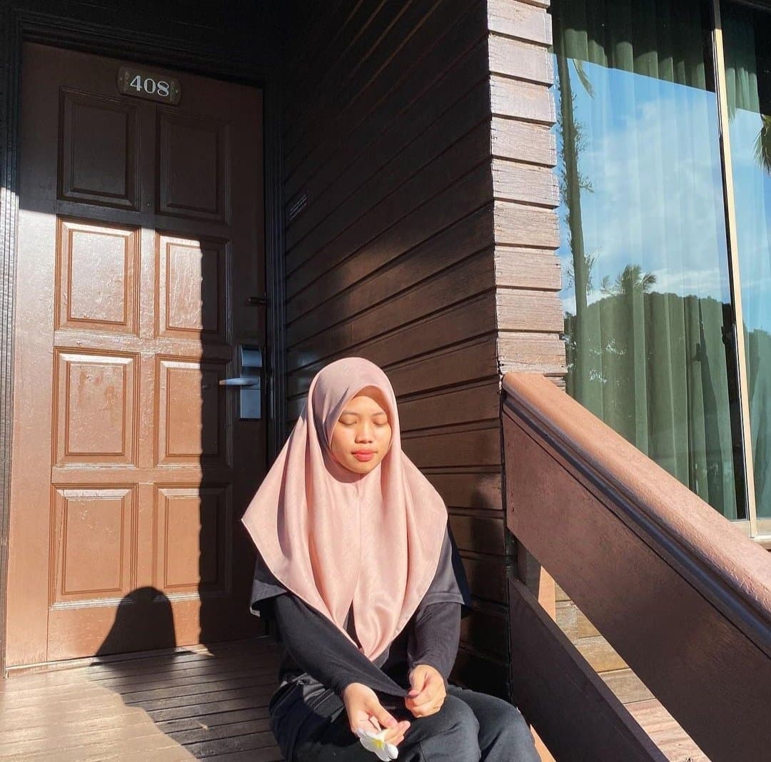 if u have to choose who u want to fuck who u going to take? 1 still virqin, 2 have a lot xp in fuck.