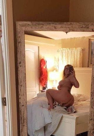 Smoking hot mature white milf mom madura tetona guera casero