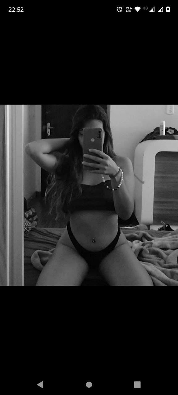 Novinha rabuda do corno. Dava pra geral e hoje em dia se faz de santa. Hellen Santos de Jaraguá SC