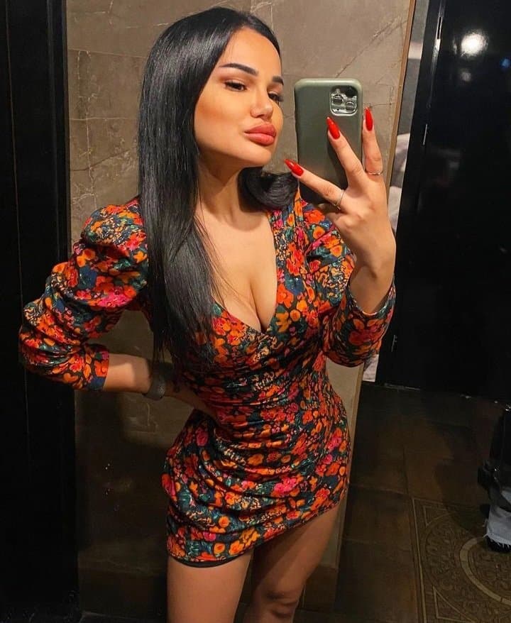 Sexy glamour feet pedicure woman sexy tits