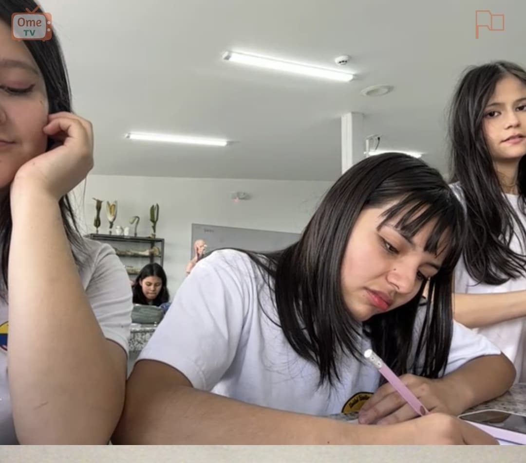 Colegialas mironas de OmeTV