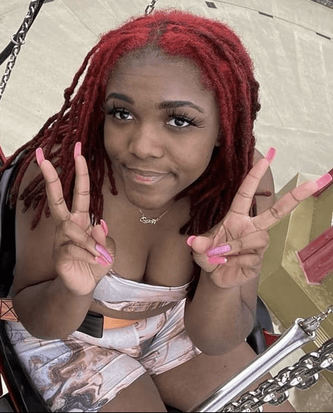 Black fuckmeat Jessiah spreads herself in public