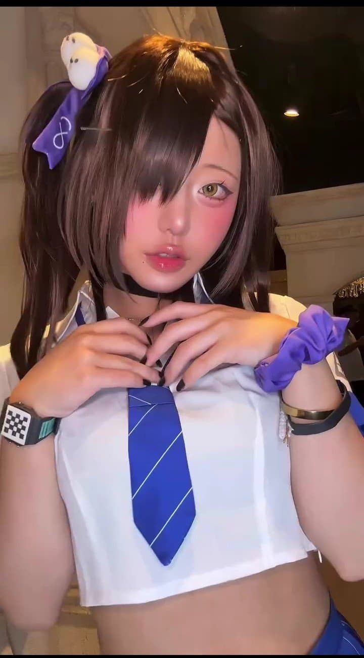 Hot Teen Girl Cosplay Studant