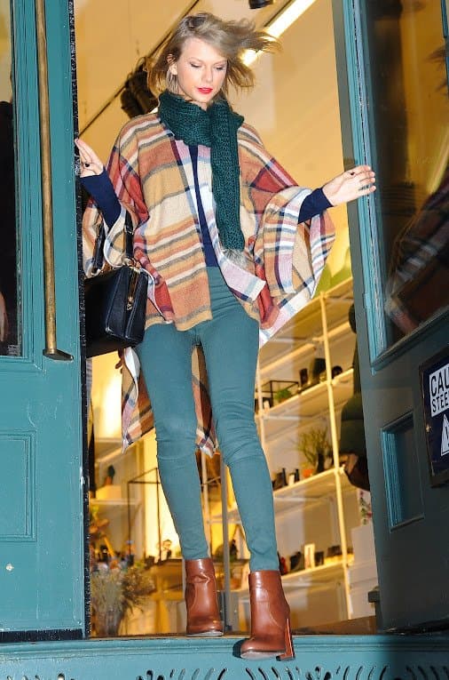 Click to view full size Taylor Swift long legs wearing ankle boots