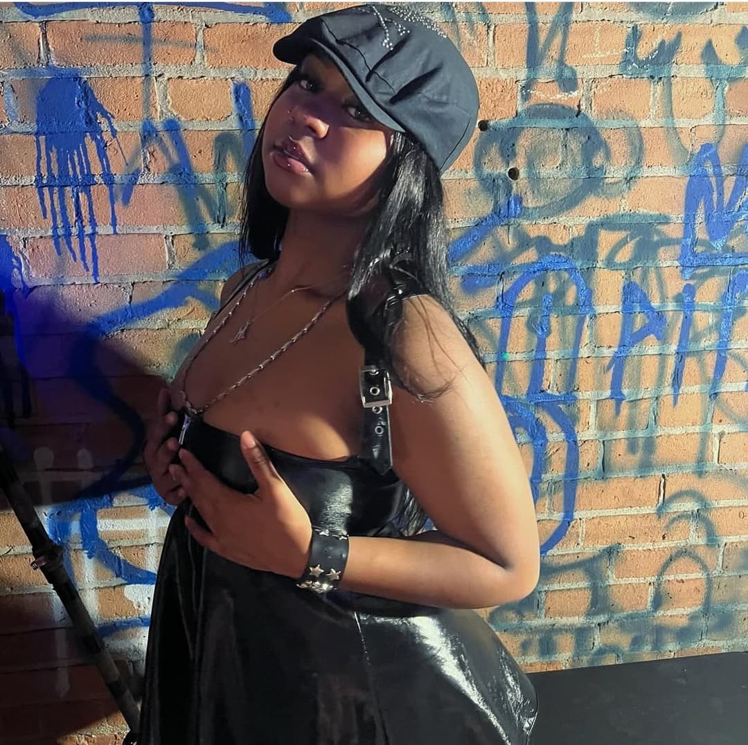 Bubbly Detroit thot sloppy throat gagging dick in car