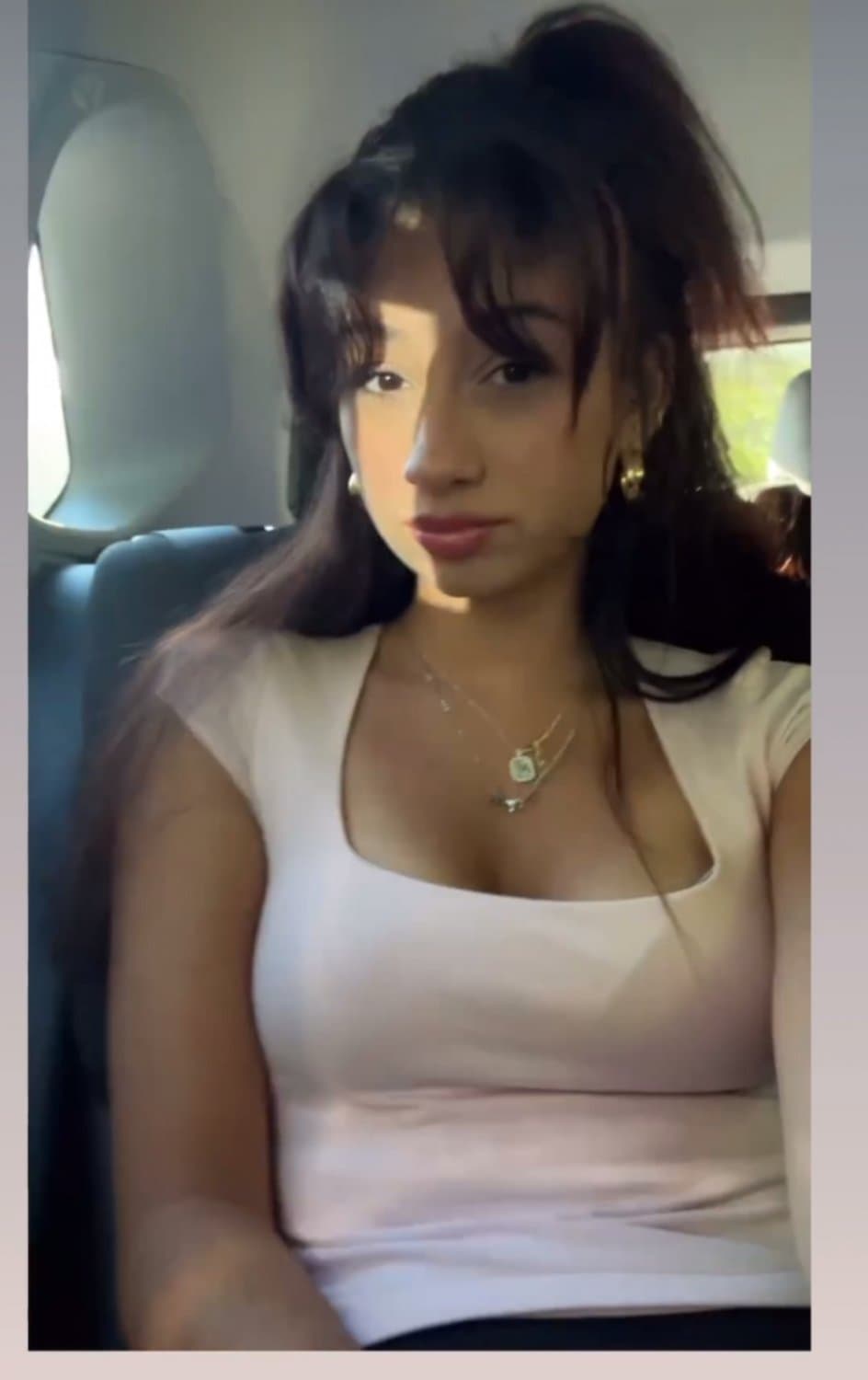 Teen daughter pics I found in her phone (comment if you wish she was your daughter)