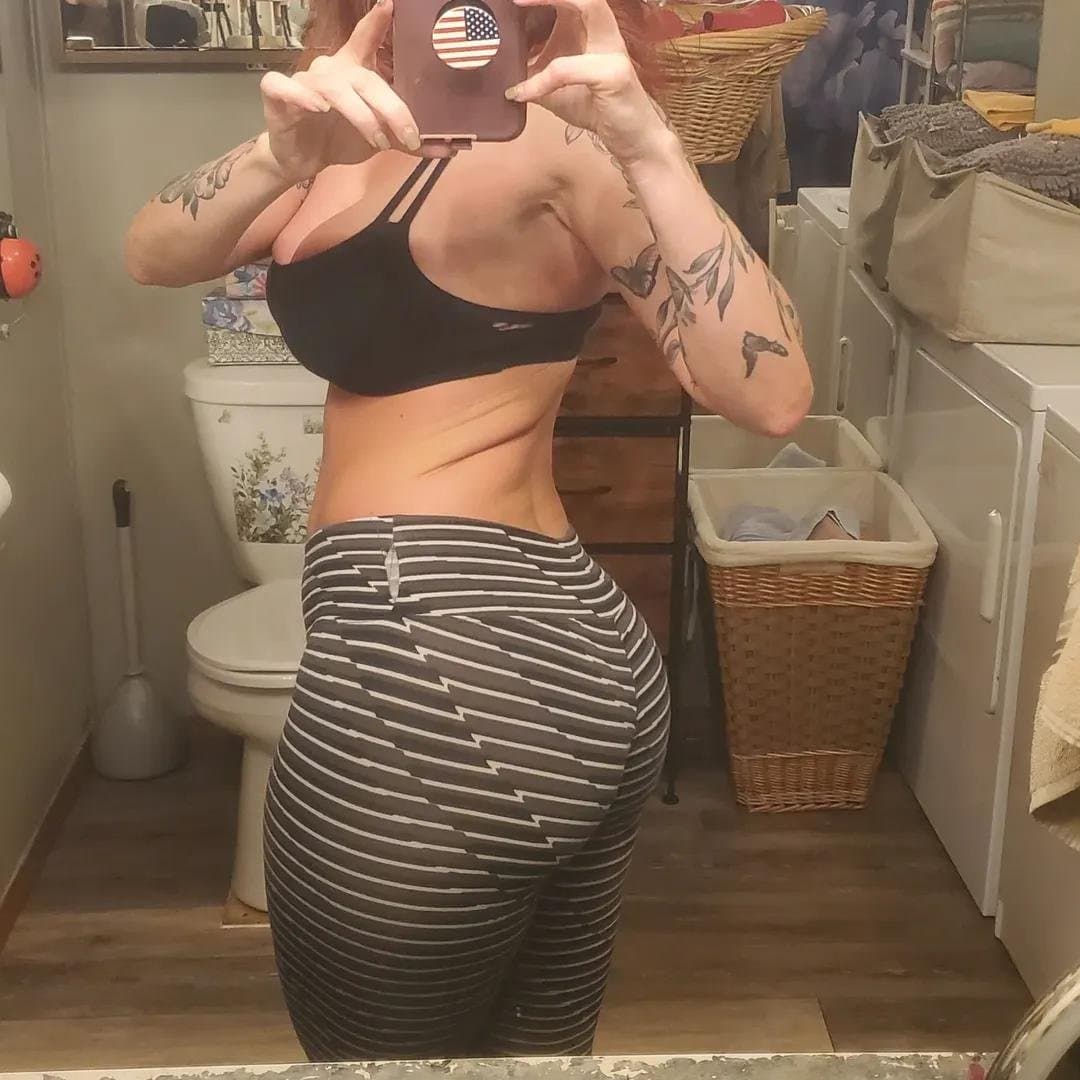 Click to view full size Fit redhead mom