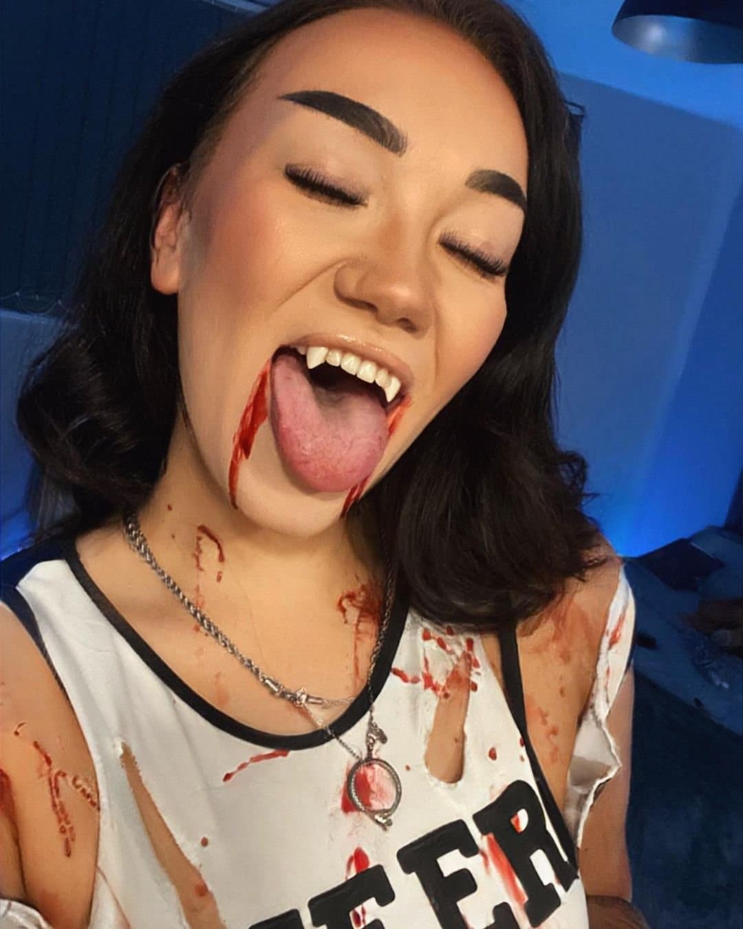 Thick Manchester slutty teen & fan fuck in hotel