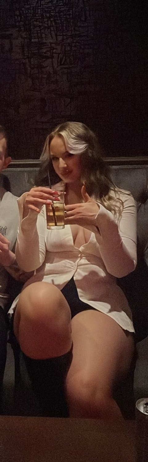 thick gym girl phoebe kitchen 22