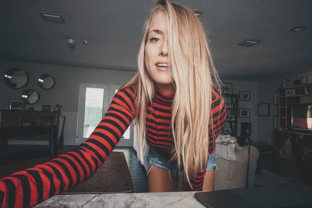 Skinny Milf Allie Wes