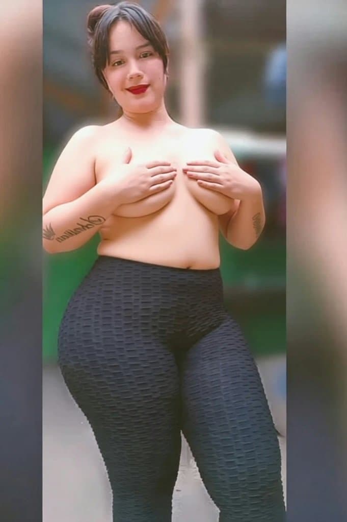Cuerpo perfecto obcecionada con sus tetas