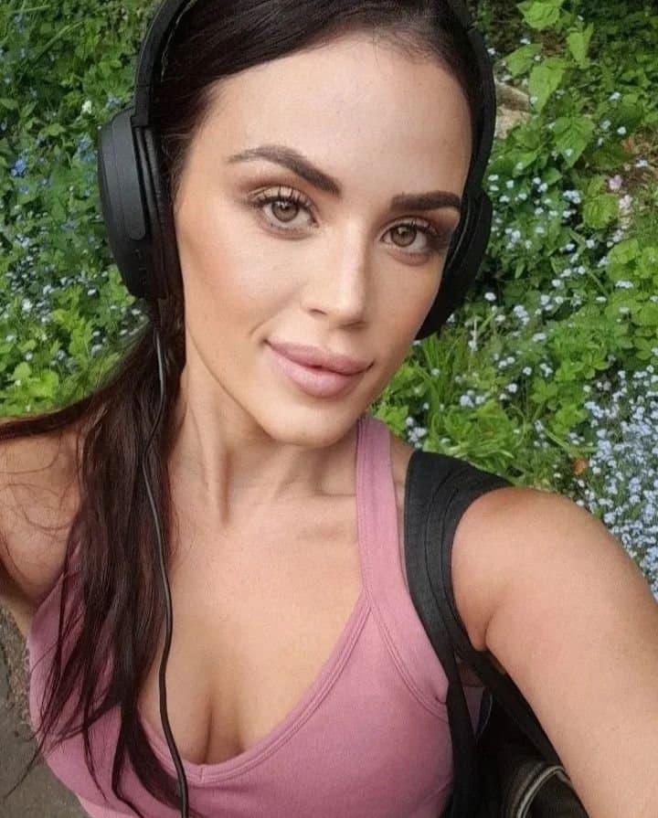 Anyone know or done anything with this uk surrey slut kik me uklondon28