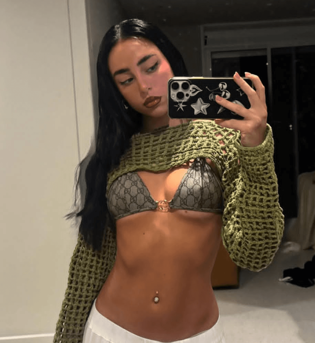 Best Argentinian Cum-Slut Artist, Nicki Nicole (Naiki) Best Sexy pics! (For cumming fast).