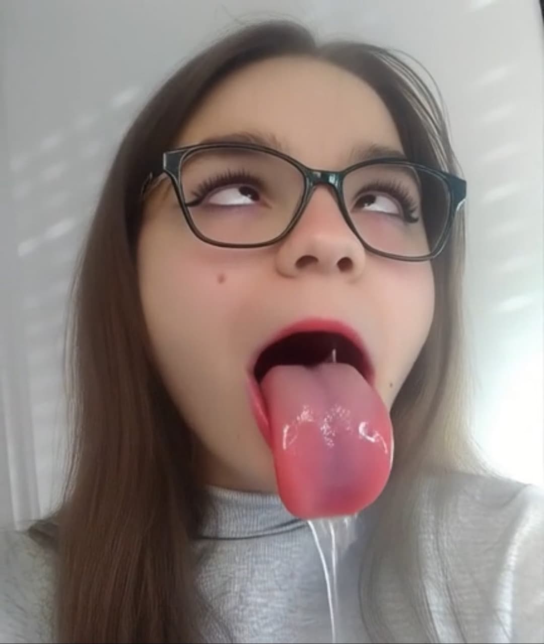 Click to view full size Lyzon Buro grosse putain à baiser de force