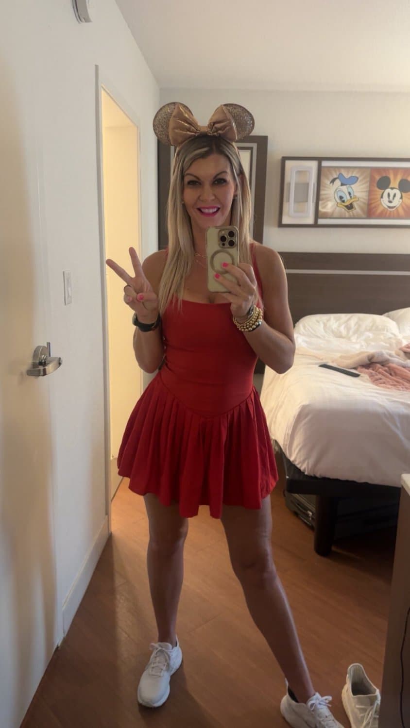 Fit Hotmilf with big pussy lips in sexy lingerie ??